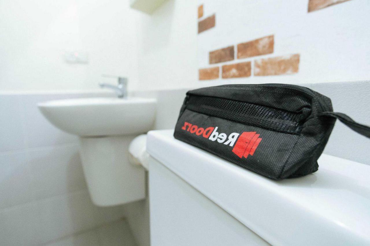 Reddoorz @ Taman Royal Tangerang Hotel Luaran gambar